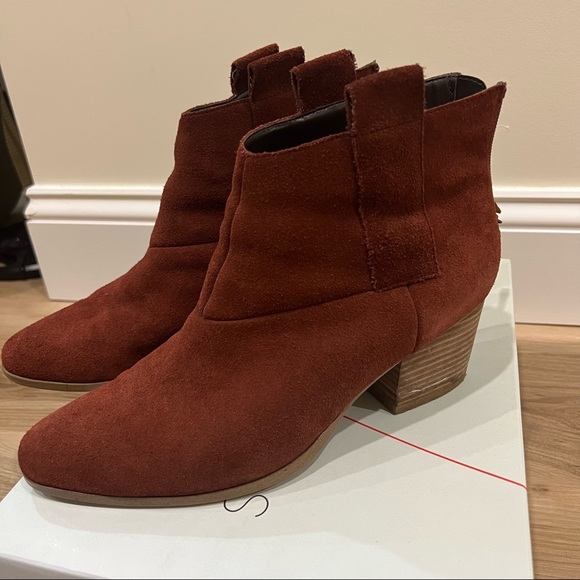 🔴 SOLD 🔴 SOCIETY OSKAR MARSALA COW SUEDE ANKLE BOOTS SHOES 8.5 EUC - Picture 9 of 10